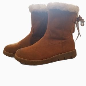Girls Fuzzy-topped Boots